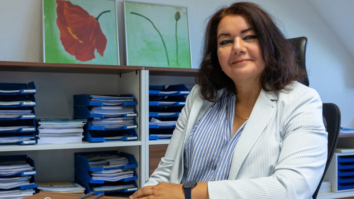 Dre Samia Hakimi est la médecin directrice du Secteur de psychiatrie et psychothérapie pour personnes âgées du Réseau fribourgeois de santé mentale